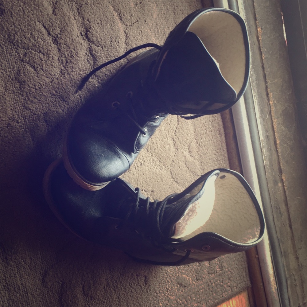 ankle boot w/ white fur button on side